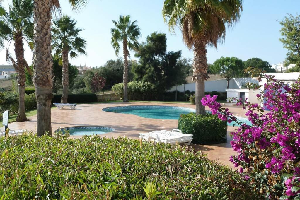 Great 2 Bedroom Apartment With Communal Pool Лагос Екстериор снимка