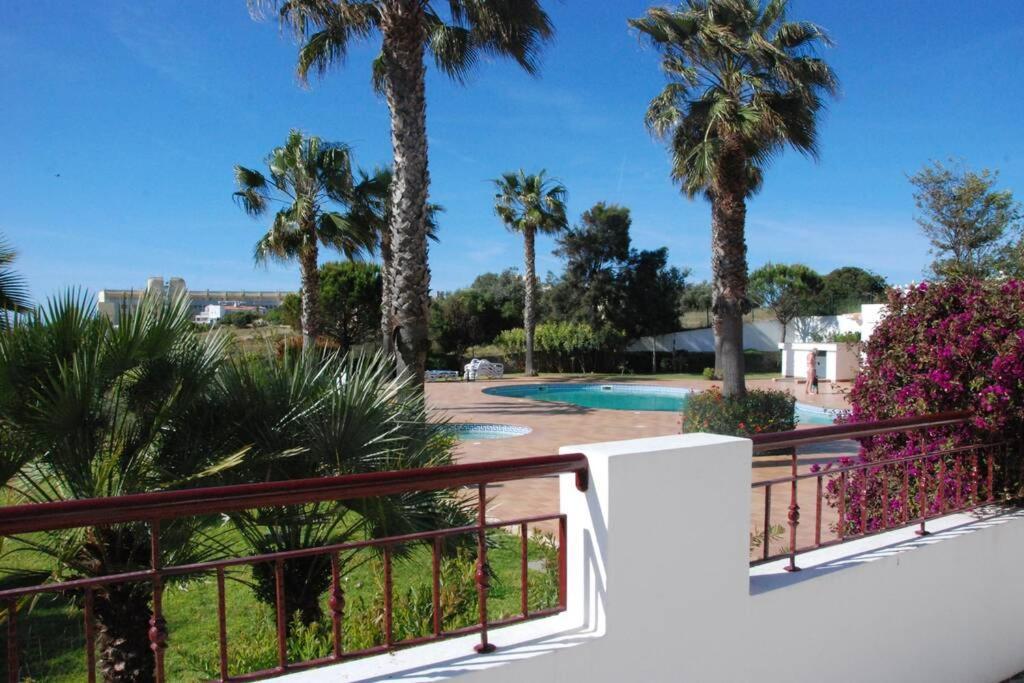 Great 2 Bedroom Apartment With Communal Pool Лагос Екстериор снимка