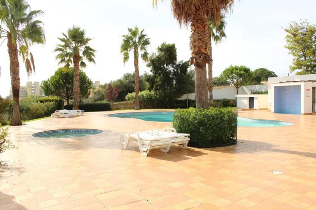Great 2 Bedroom Apartment With Communal Pool Лагос Екстериор снимка