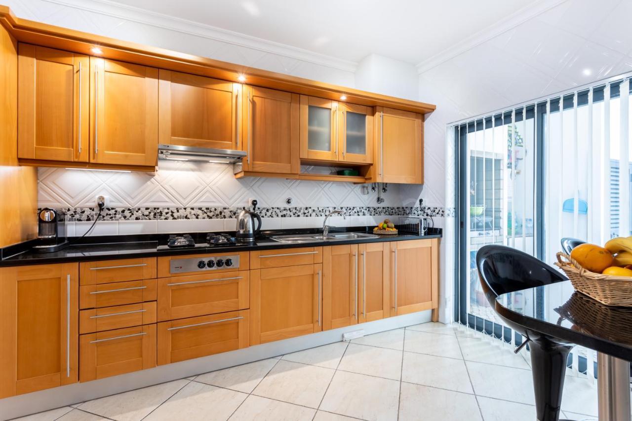 Great 2 Bedroom Apartment With Communal Pool Лагос Екстериор снимка